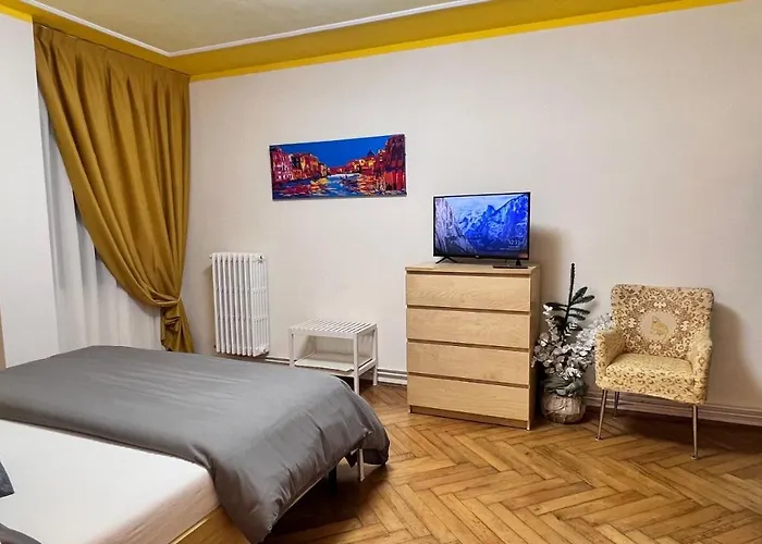 Behind On The Canalside * Wenecja