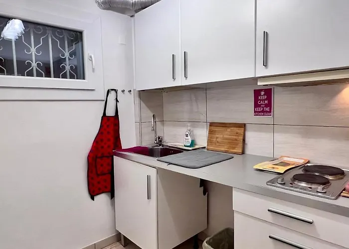 Behind On The Canalside Apartament *