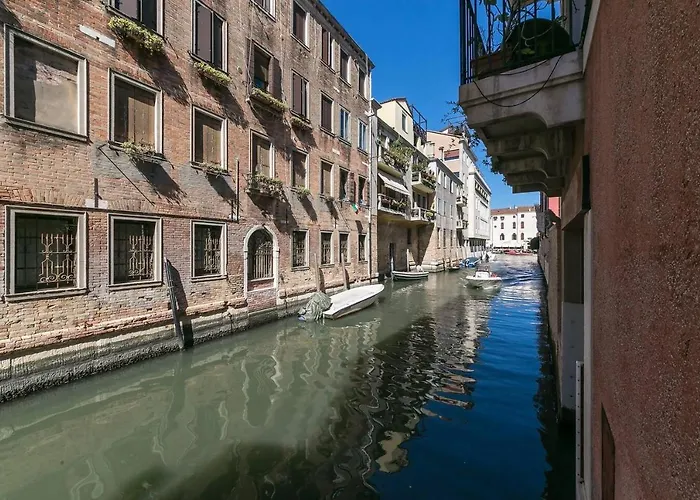 Behind On The Canalside Wenecja